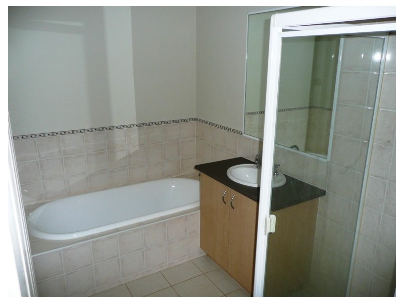 6 Lancewood Walk, South Morang VIC 3752