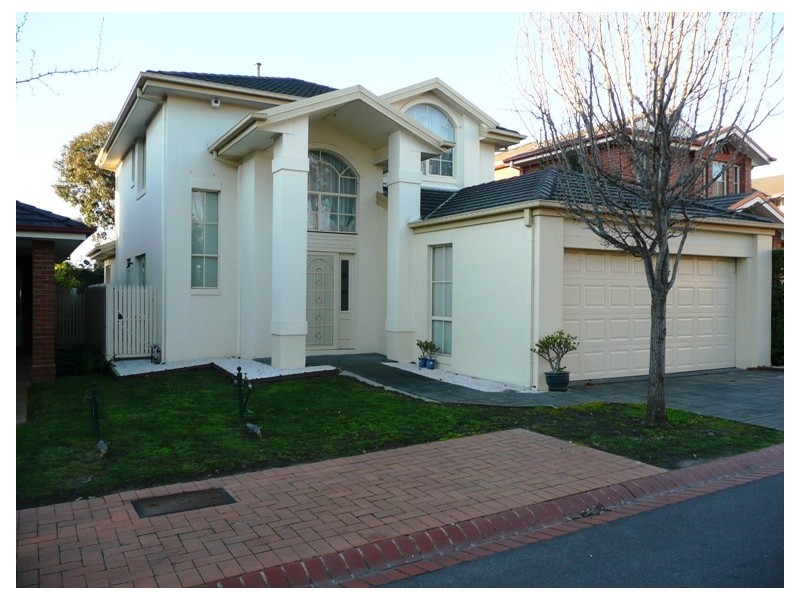 11 St Claire Walk, Doncaster East VIC 3109