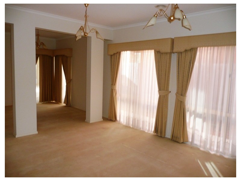 11 St Claire Walk, Doncaster East VIC 3109