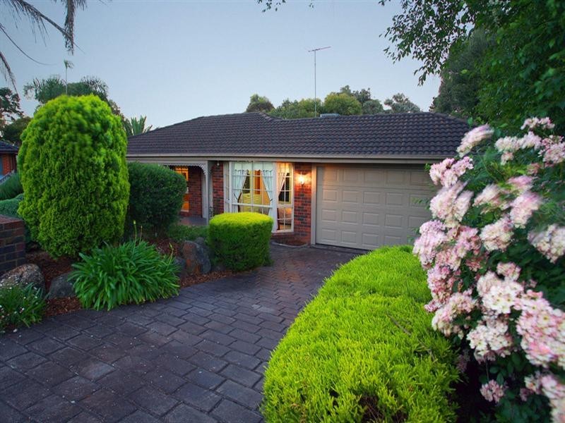 6 Regina Terrace, Doncaster East VIC 3109