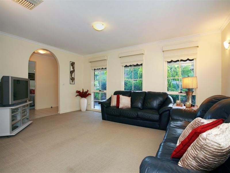 6 Regina Terrace, Doncaster East VIC 3109