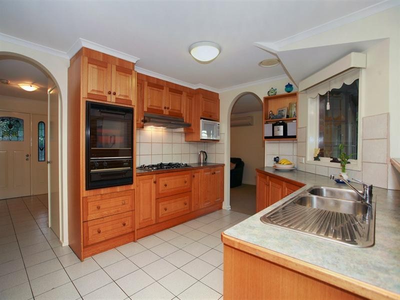 6 Regina Terrace, Doncaster East VIC 3109