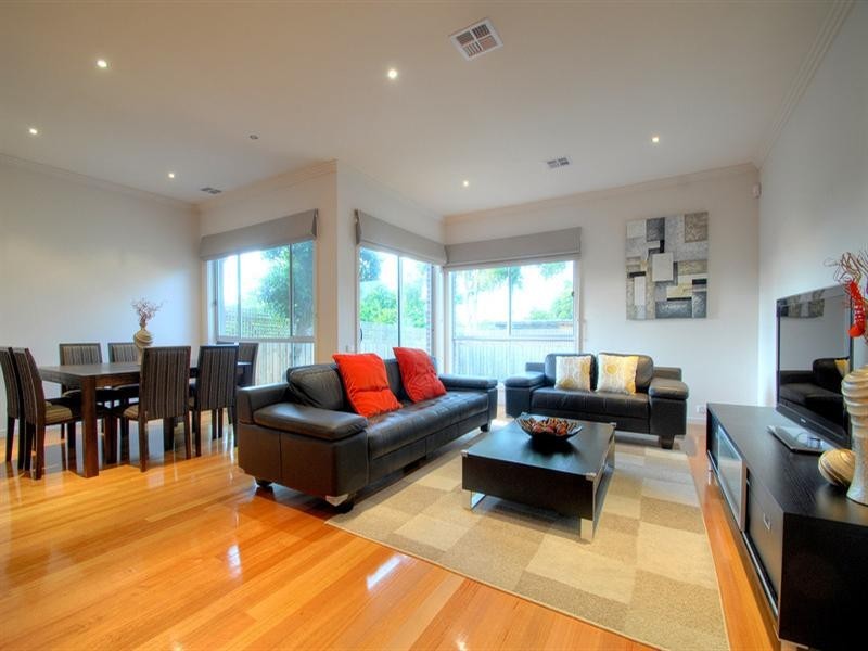 5 Pine Way, Doncaster East VIC 3109