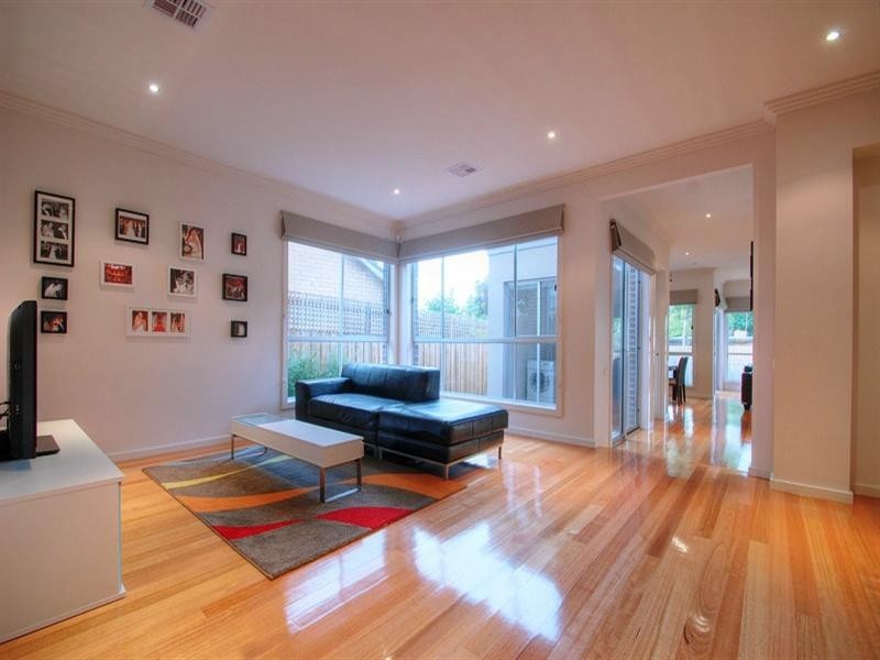 5 Pine Way, Doncaster East VIC 3109