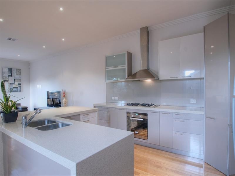 5 Pine Way, Doncaster East VIC 3109