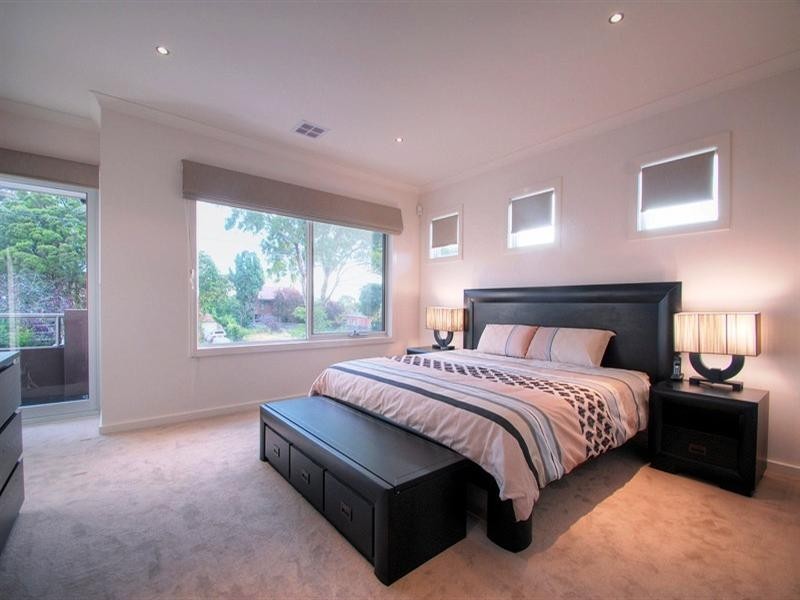 5 Pine Way, Doncaster East VIC 3109