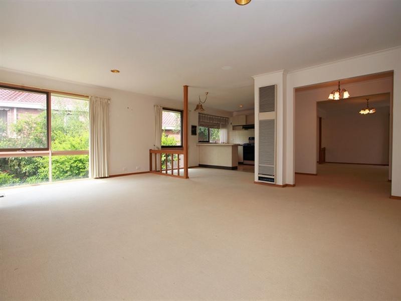 2 Huntingfield Drive, Doncaster East VIC 3109