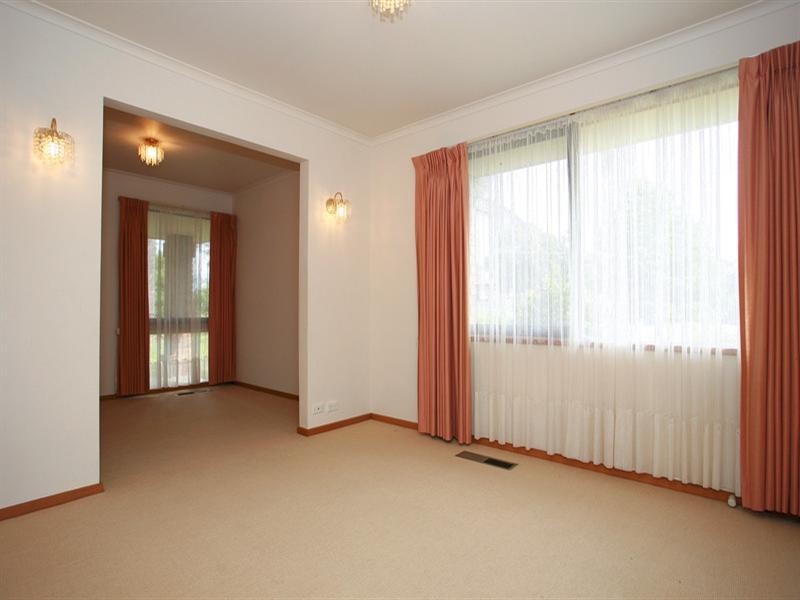 2 Huntingfield Drive, Doncaster East VIC 3109