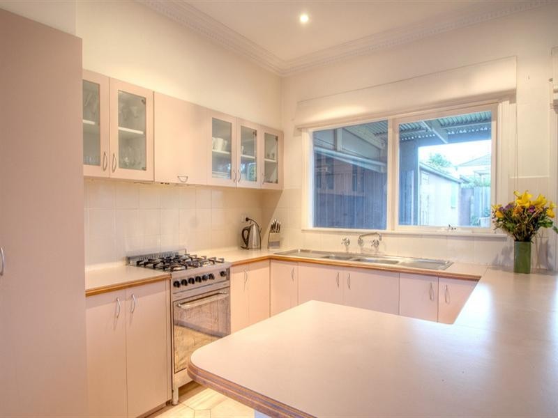 5 Winton Street, Burwood VIC 3125