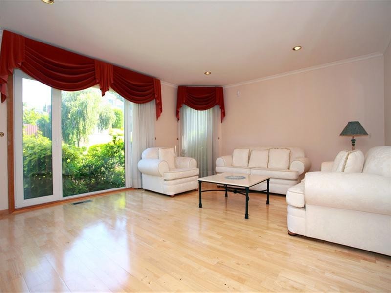 8 Paisley Close, Templestowe VIC 3106