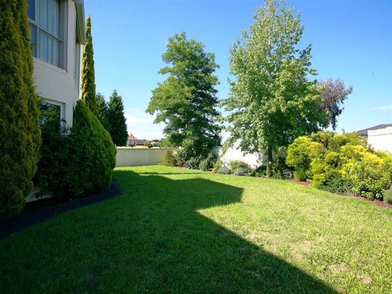 8 Paisley Close, Templestowe VIC 3106