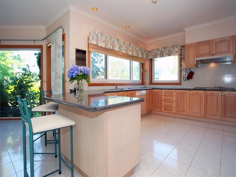 8 Paisley Close, Templestowe VIC 3106