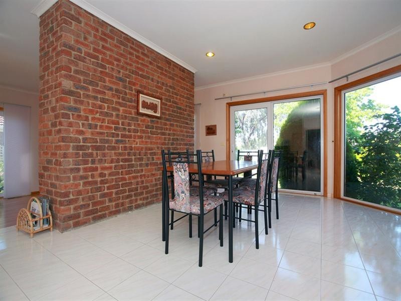 8 Paisley Close, Templestowe VIC 3106