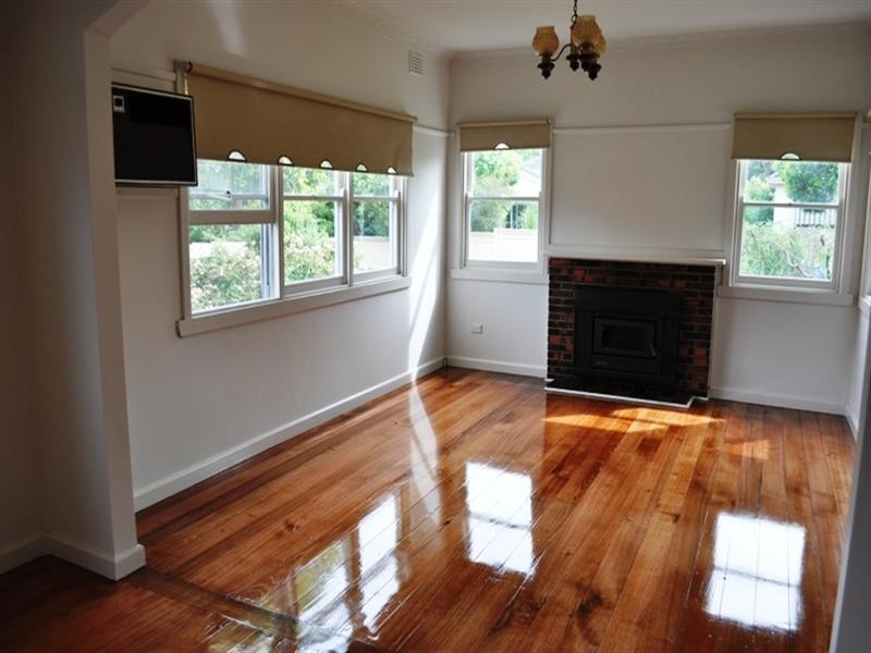 17 Leonard Street, Ringwood VIC 3134