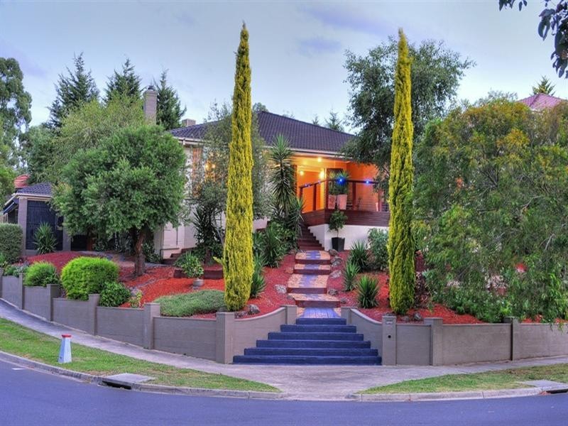 22 Larnoo Drive, Doncaster East VIC 3109