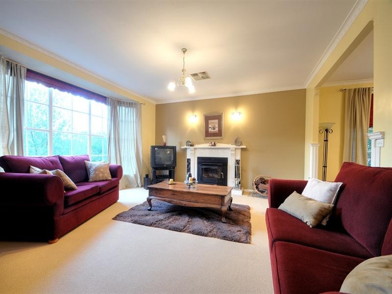 22 Larnoo Drive, Doncaster East VIC 3109