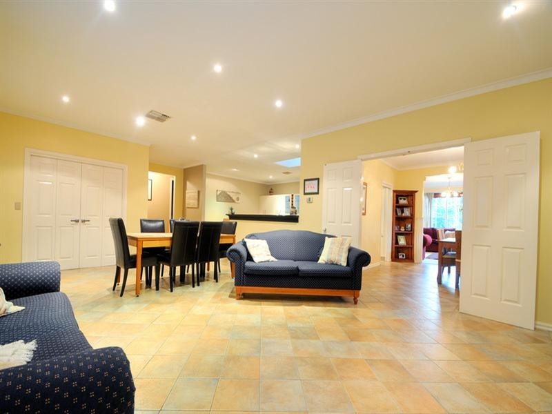 22 Larnoo Drive, Doncaster East VIC 3109