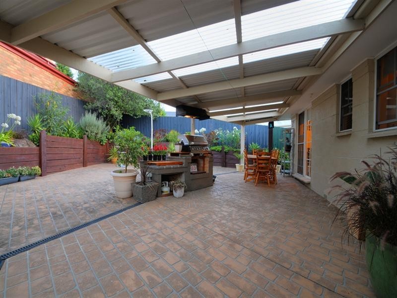 22 Larnoo Drive, Doncaster East VIC 3109