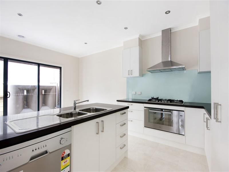 1/18 Thea Grove, Doncaster East VIC 3109