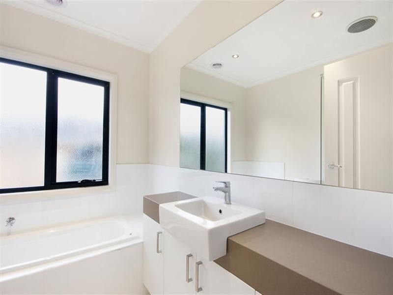 1/18 Thea Grove, Doncaster East VIC 3109