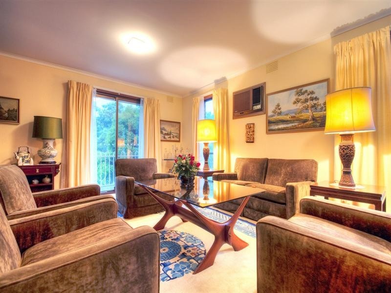 8 Catherine Avenue, Doncaster East VIC 3109