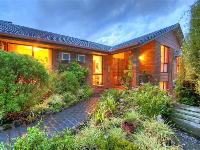 8 Catherine Avenue, Doncaster East VIC 3109