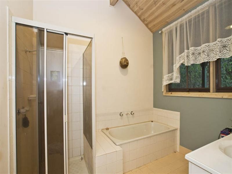 127 Barak Drive, Launching Place VIC 3139