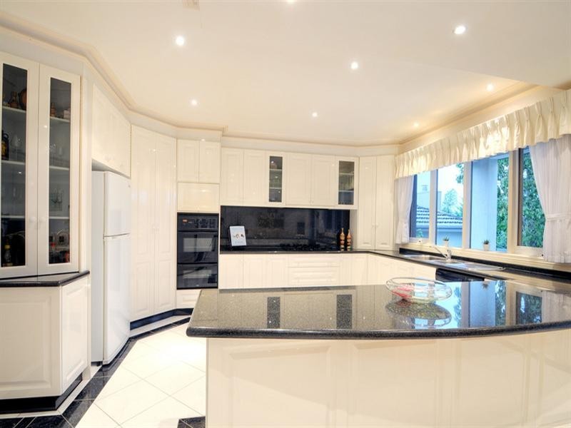 24 Hillhouse Road, Templestowe VIC 3106