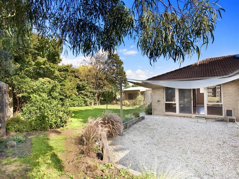 20 Churchill Drive, Mooroolbark VIC 3138