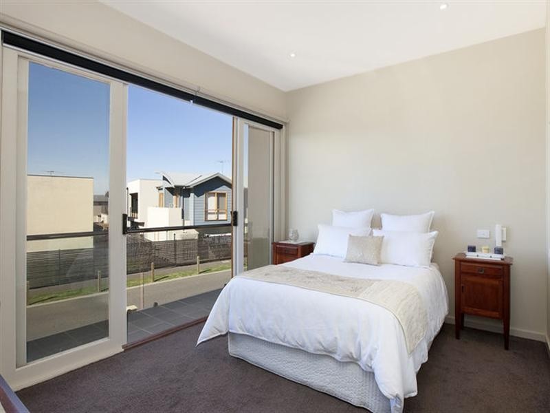 10 Diamond Boulevard, Greensborough VIC 3088