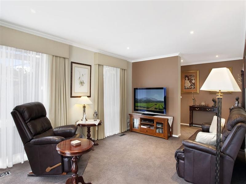 43 Dellfield Drive, Templestowe Lower VIC 3107