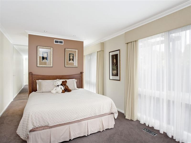 43 Dellfield Drive, Templestowe Lower VIC 3107