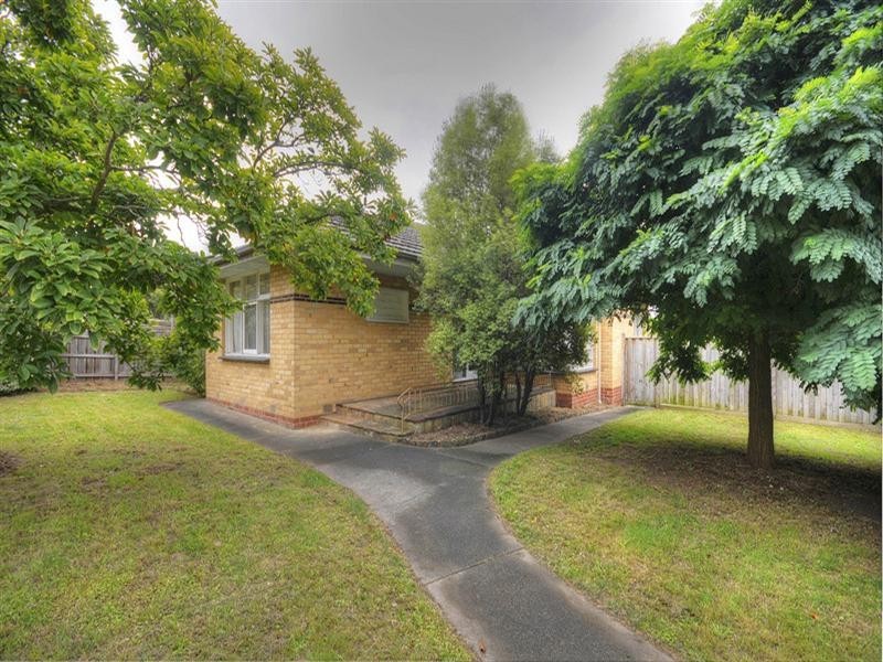 11 Dickson Crescent, Ringwood North VIC 3134