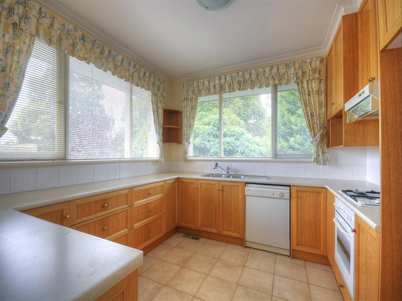 11 Dickson Crescent, Ringwood North VIC 3134