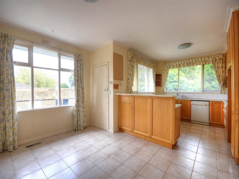 11 Dickson Crescent, Ringwood North VIC 3134