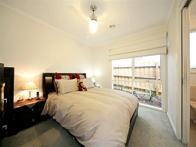 2/13 Farleigh Avenue, Burwood VIC 3125