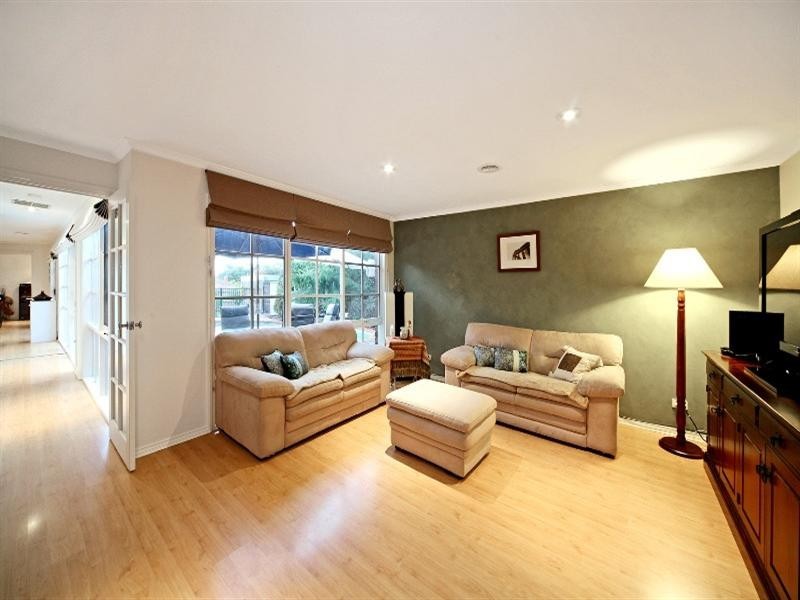 2/13 Farleigh Avenue, Burwood VIC 3125