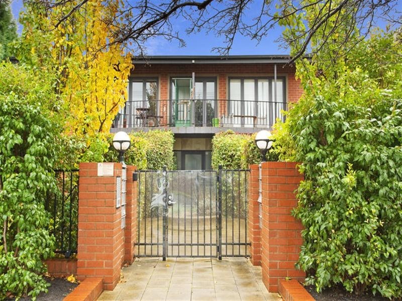 10/27 The Grove, Coburg VIC 3058