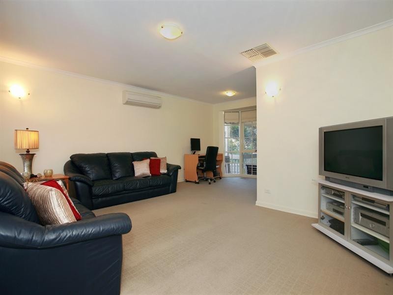 6 Regina Terrace, Doncaster East VIC 3109