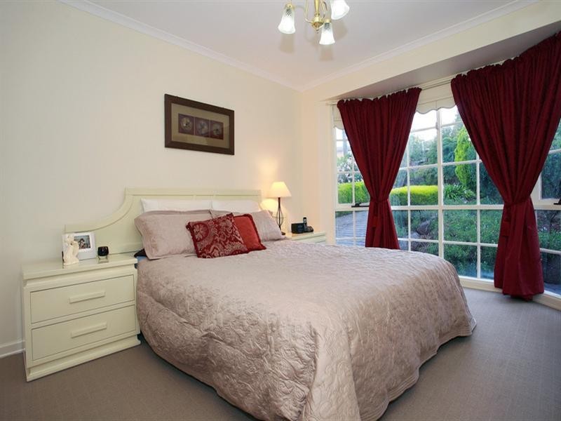 6 Regina Terrace, Doncaster East VIC 3109