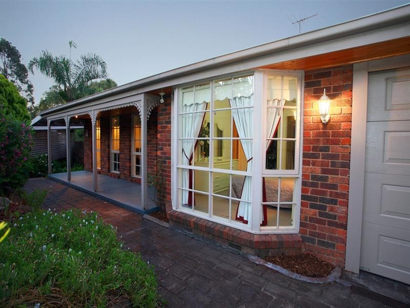 6 Regina Terrace, Doncaster East VIC 3109