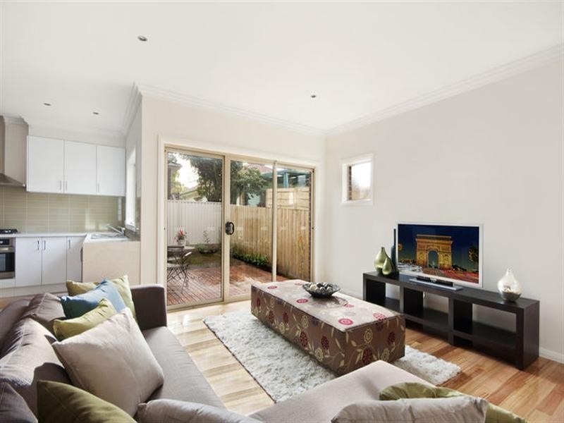 2/124 Beverley Street, Doncaster East VIC 3109