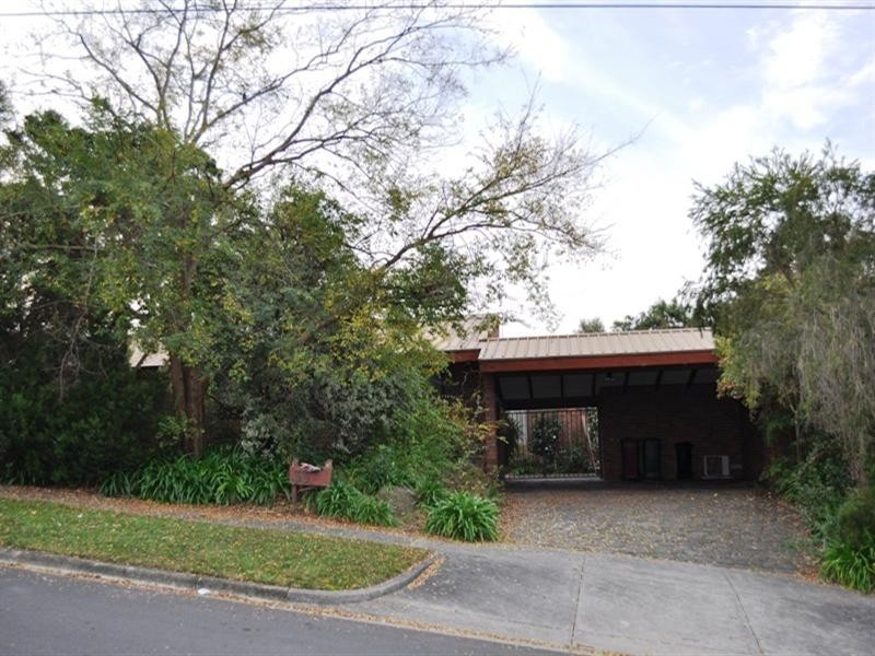 33 Sinclair Avenue, Templestowe Lower VIC 3107