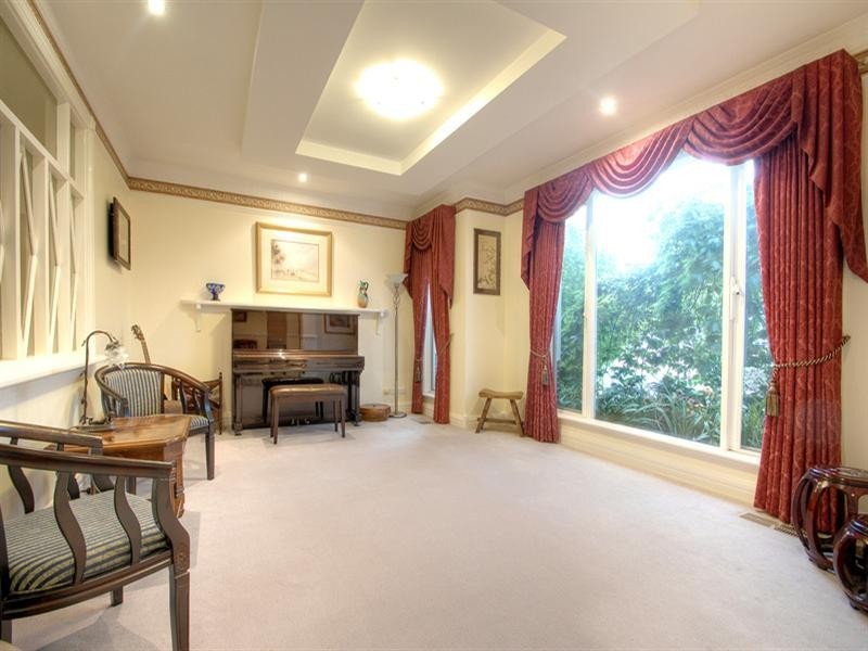1 Deloraine Close, Doncaster East VIC 3109