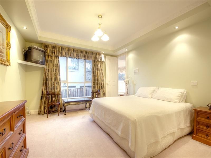 1 Deloraine Close, Doncaster East VIC 3109