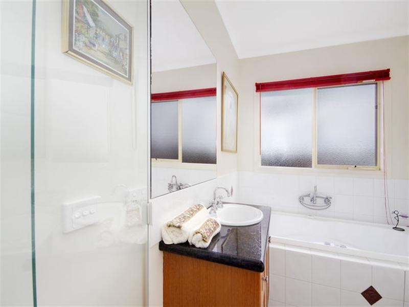 1/5 Belvedere Avenue, Doncaster East VIC 3109