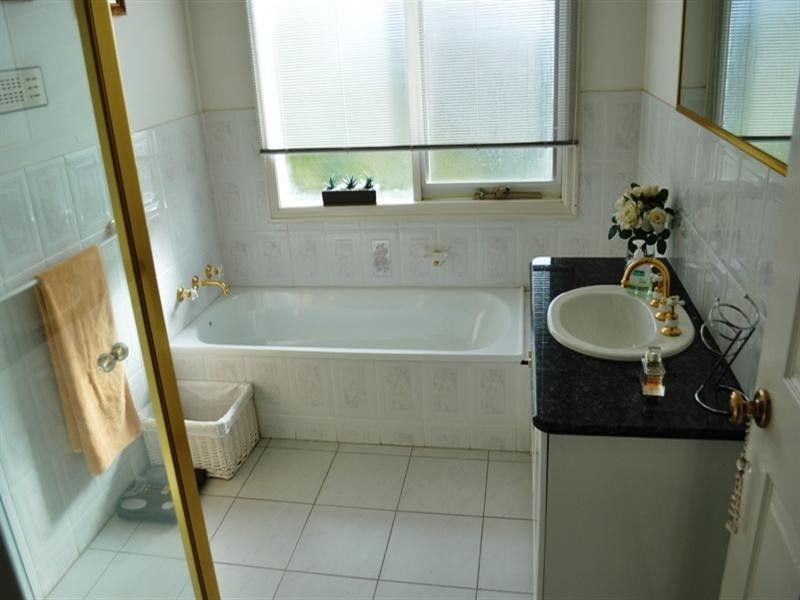 2 Savernake Court, Doncaster East VIC 3109