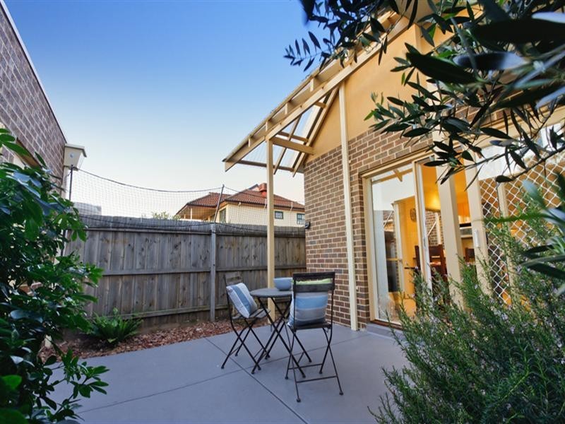2/21 Daventry Street, Reservoir VIC 3073