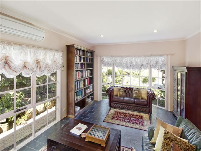 22 Waratah Drive, Templestowe Lower VIC 3107