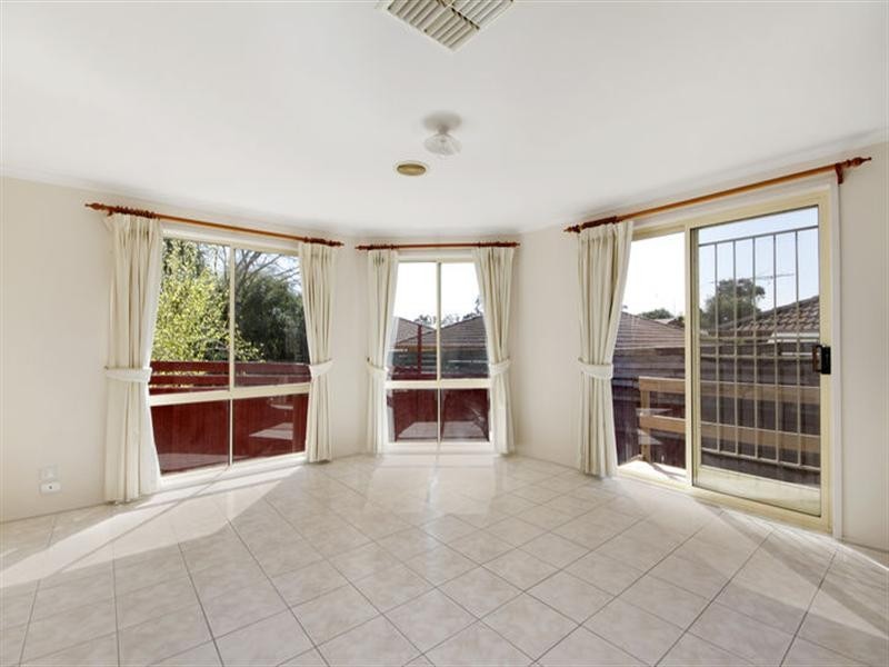 2/27 Hakea Street, Templestowe VIC 3106